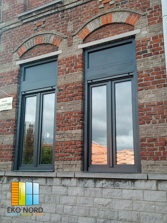 Fenêtres PVC avec imposte gris 7016
