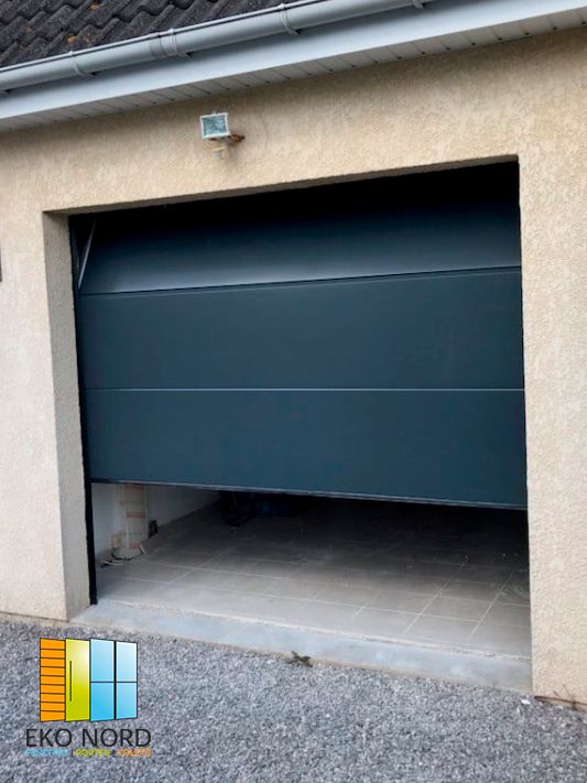 Porte de garage sectionnelle motorisée gris 7016